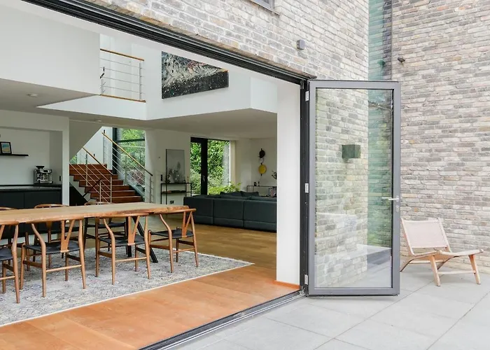 Βίλα Architectural Luxurious Γκεντόφτε